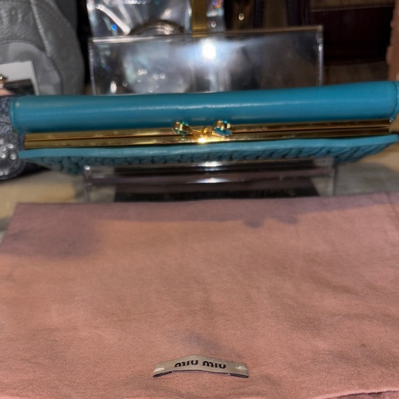 Miu Miu Turquoise Wallet with Kiss lock. - Picture 13 of 14